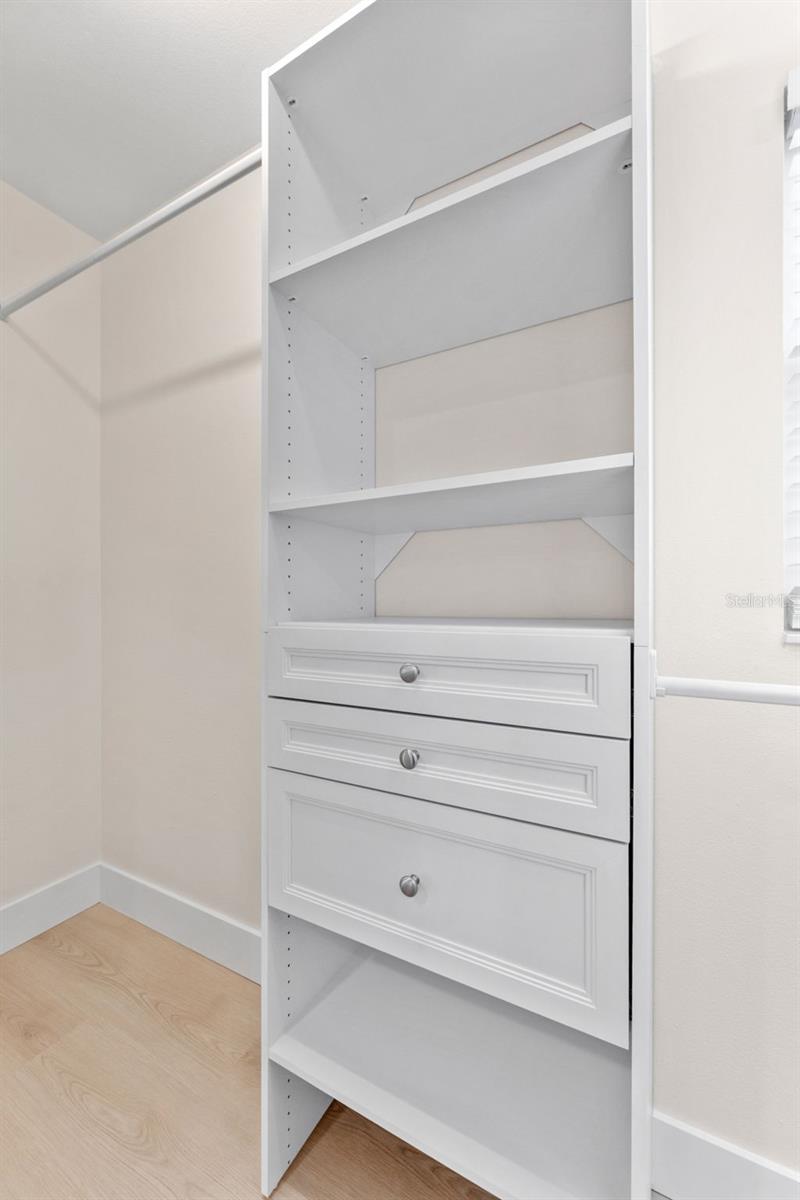 3912 FONTAINEBLEAU DR — photo 32
