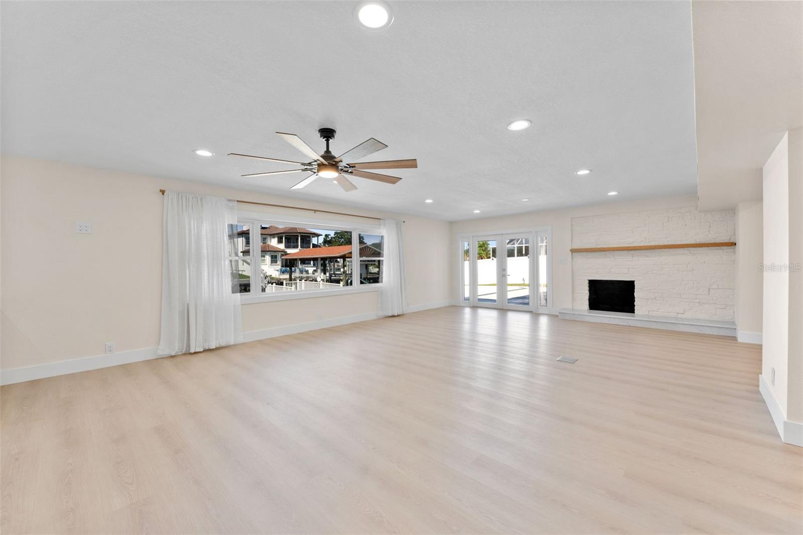 3912 FONTAINEBLEAU DR — photo 23