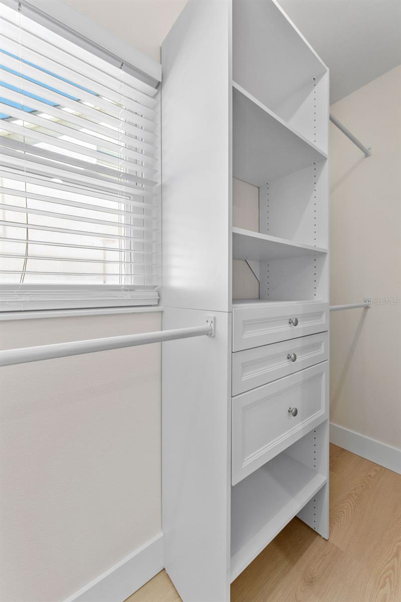 3912 FONTAINEBLEAU DR — photo 31