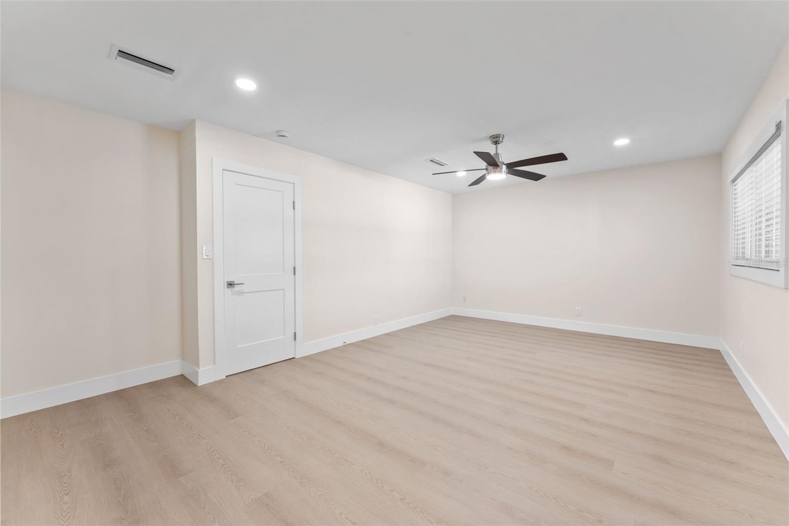 3912 FONTAINEBLEAU DR — photo 28
