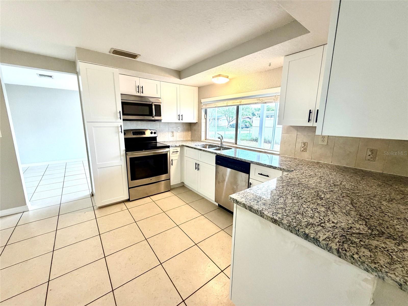 4015 CASHMERE DR — photo 9