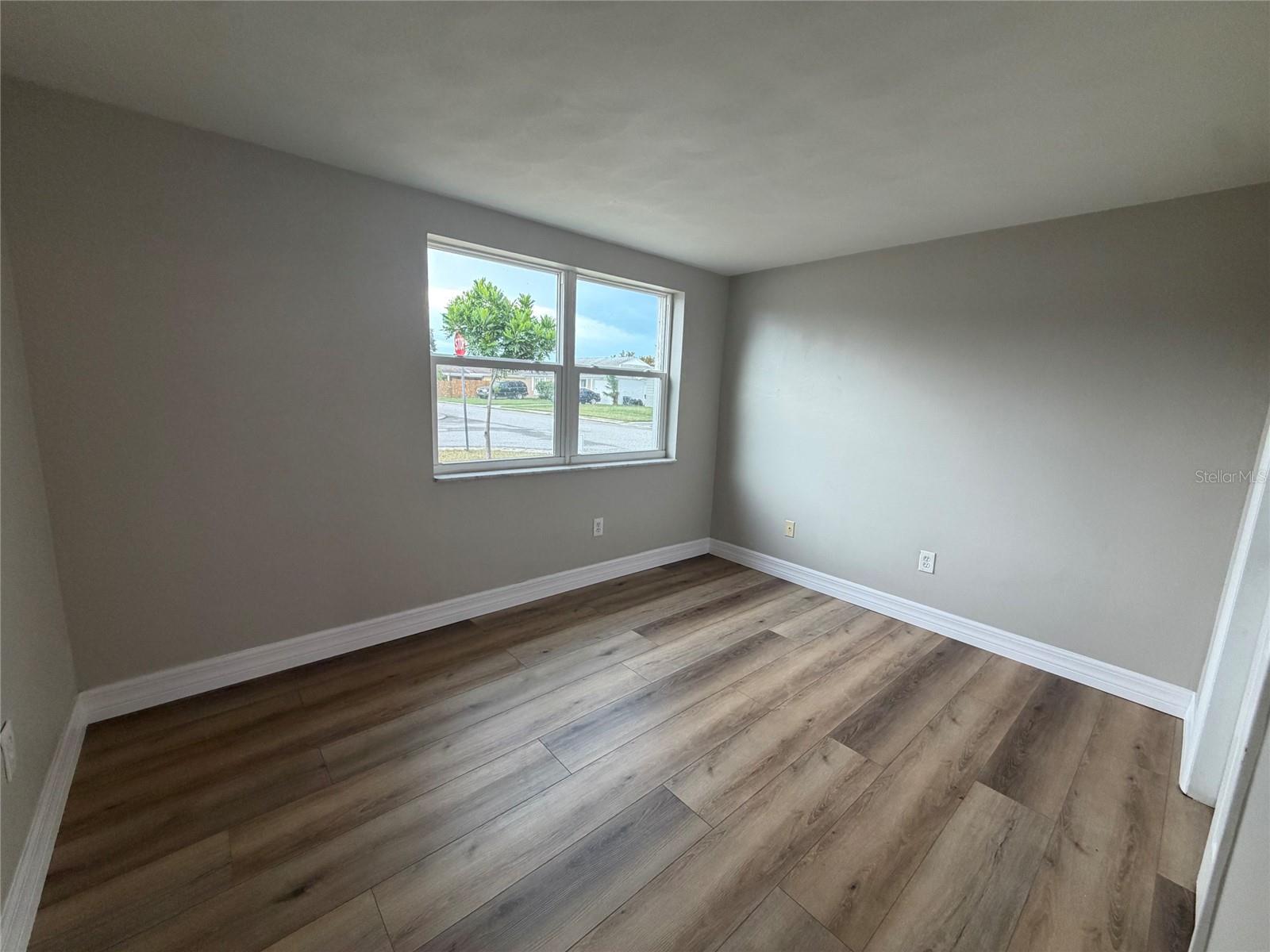 4015 CASHMERE DR — photo 17