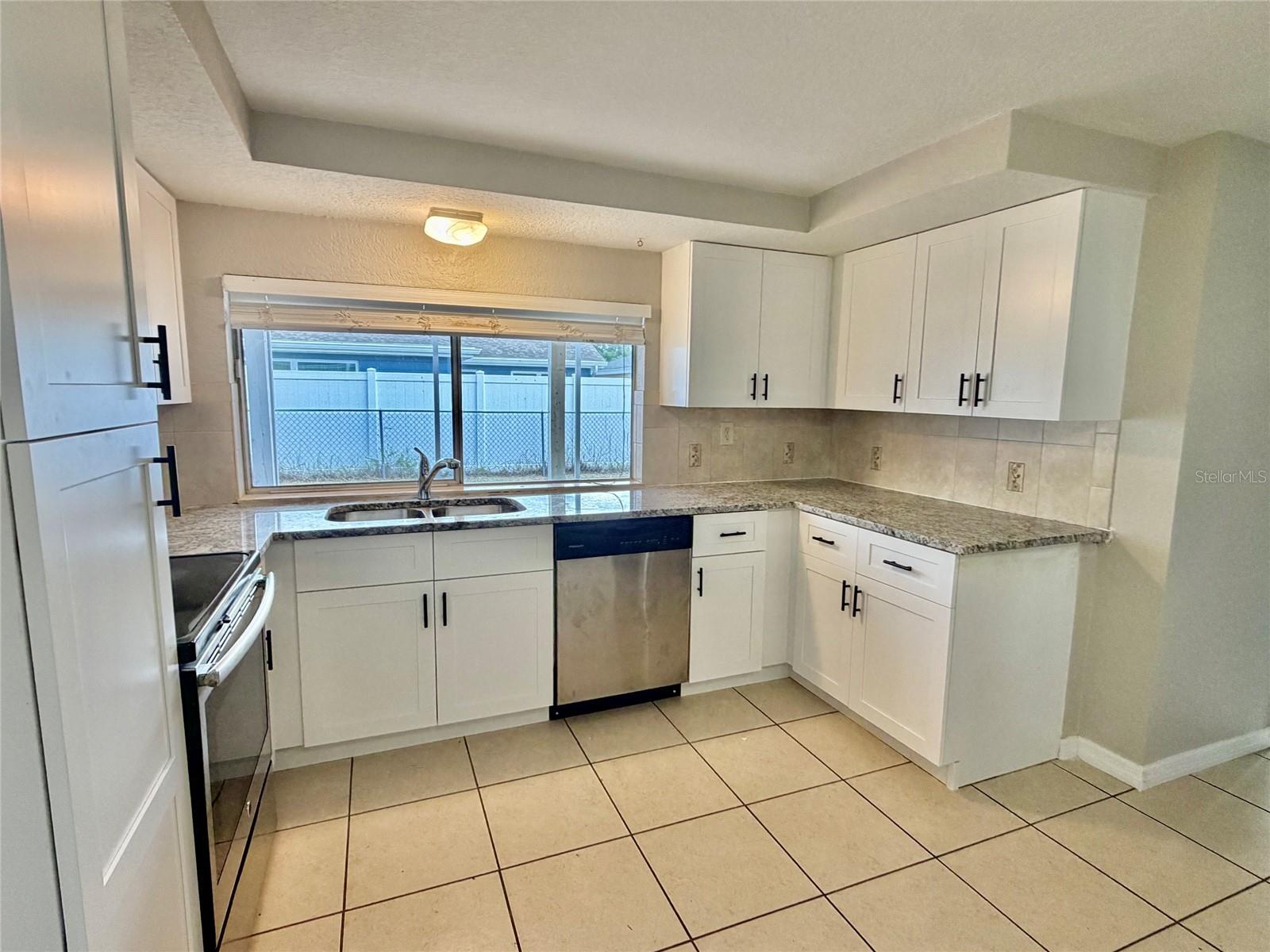 4015 CASHMERE DR — photo 10