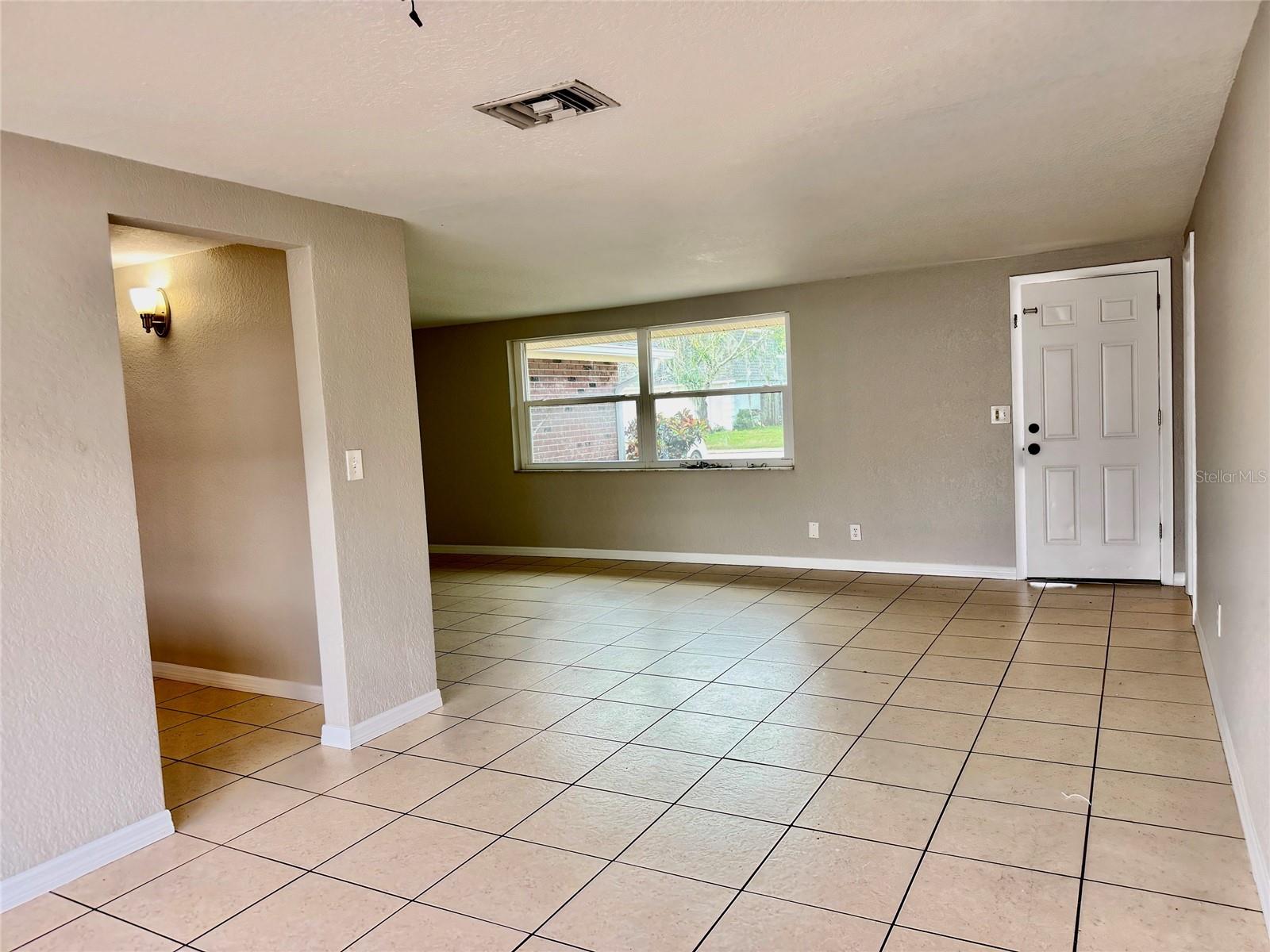 4015 CASHMERE DR — photo 8
