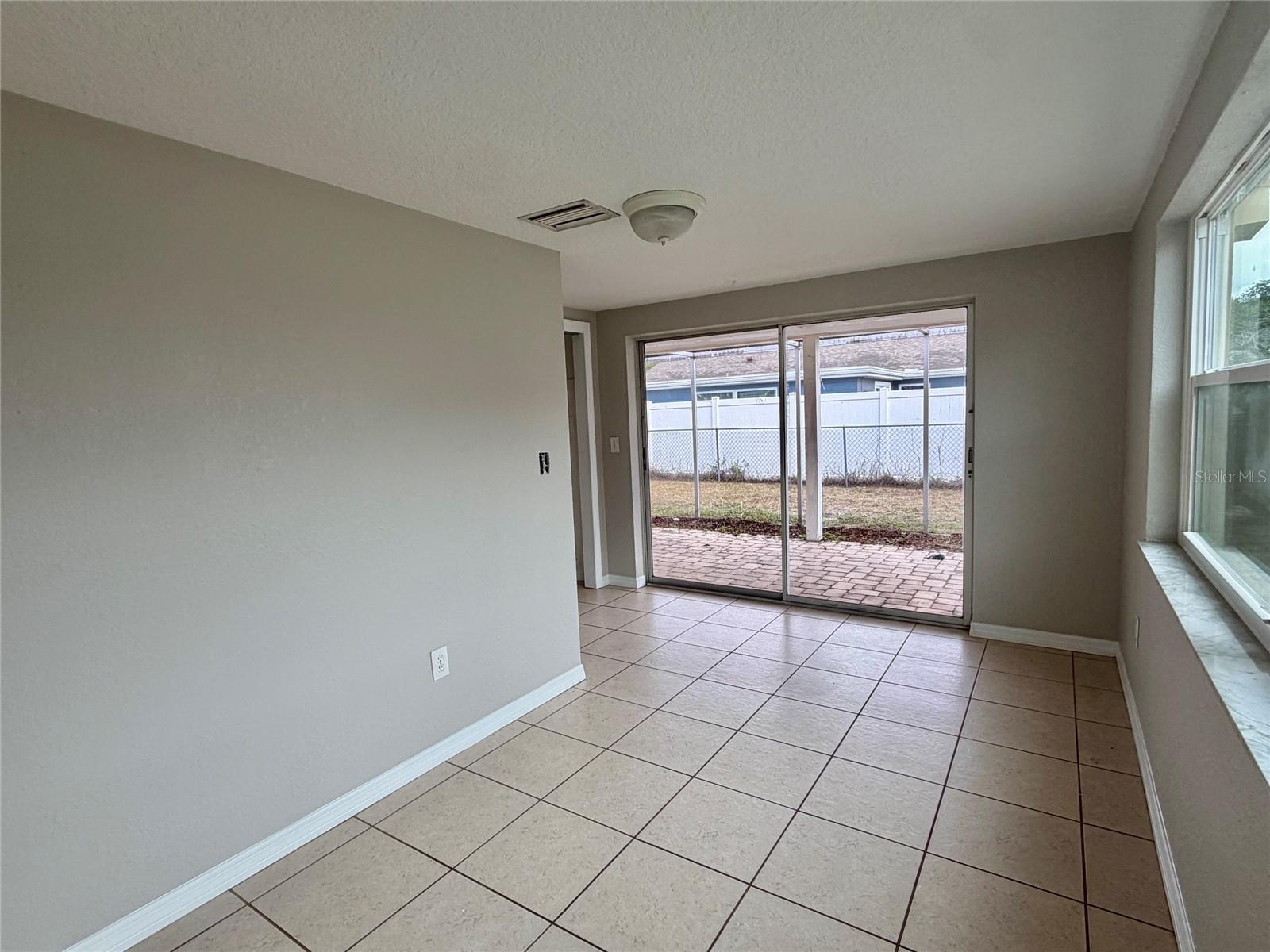 4015 CASHMERE DR — photo 12