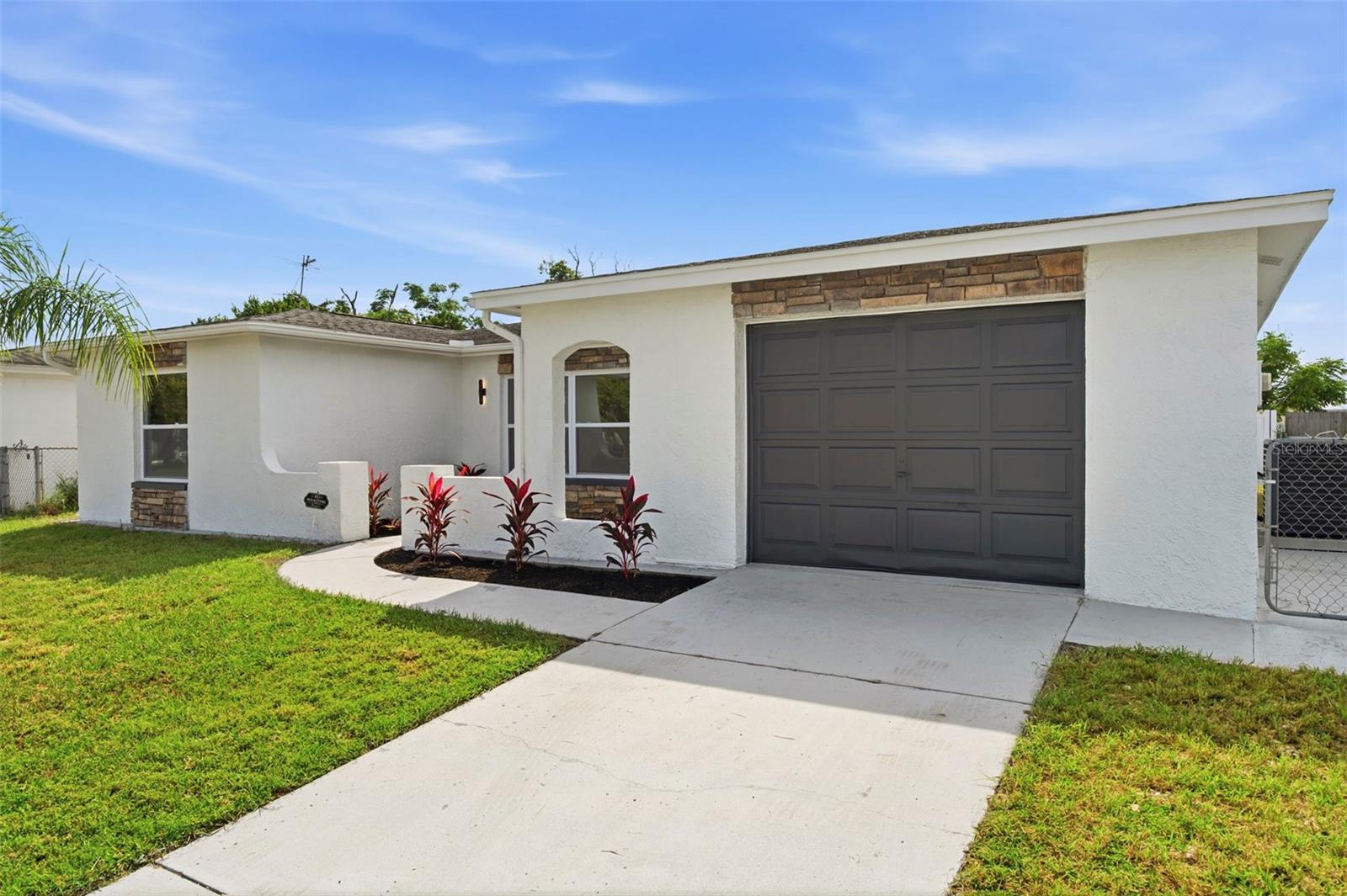 8428 PAXTON DR — photo 2