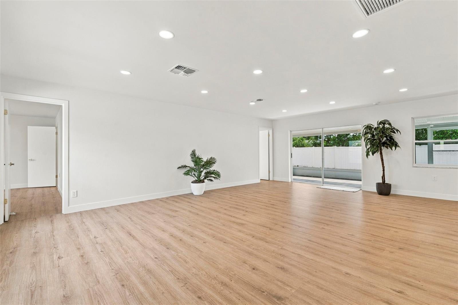 8428 PAXTON DR — photo 9