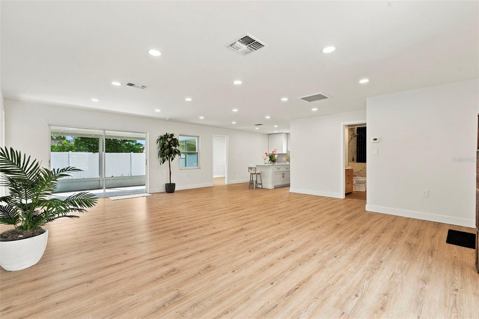 8428 PAXTON DR — photo 10