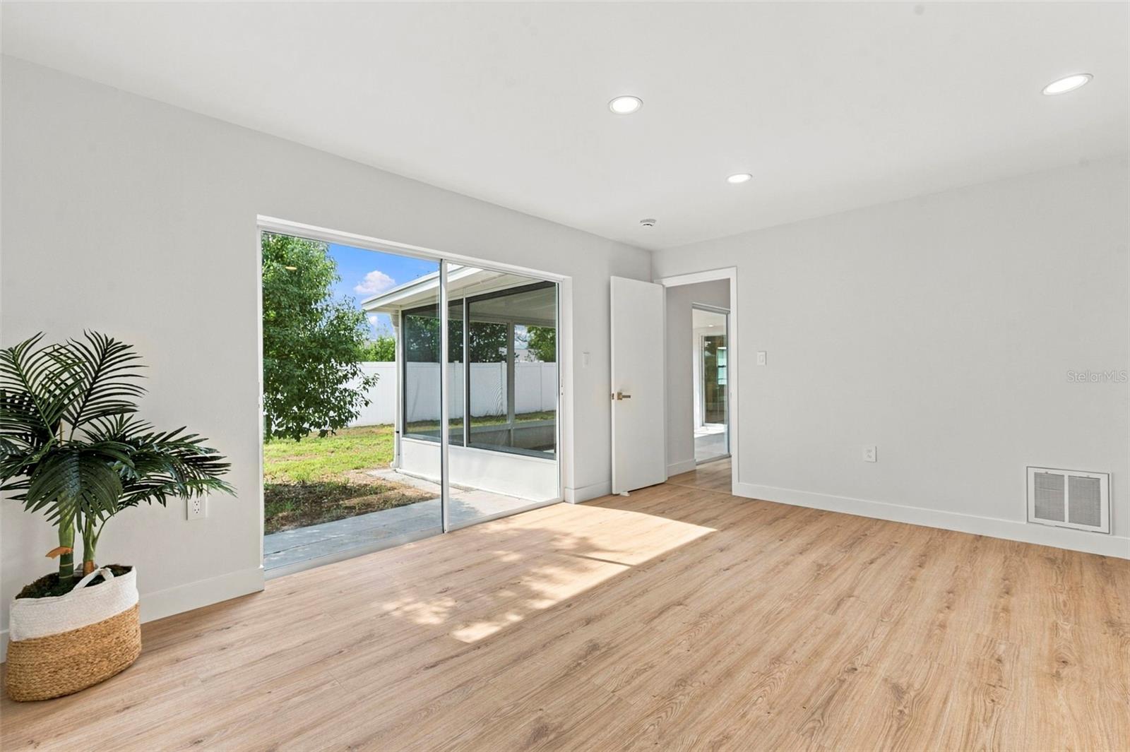 8428 PAXTON DR — photo 22