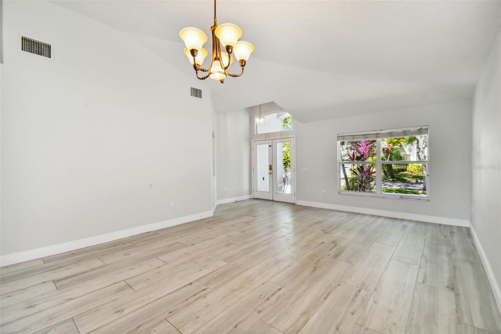 10412 LUCAYA DR — photo 10