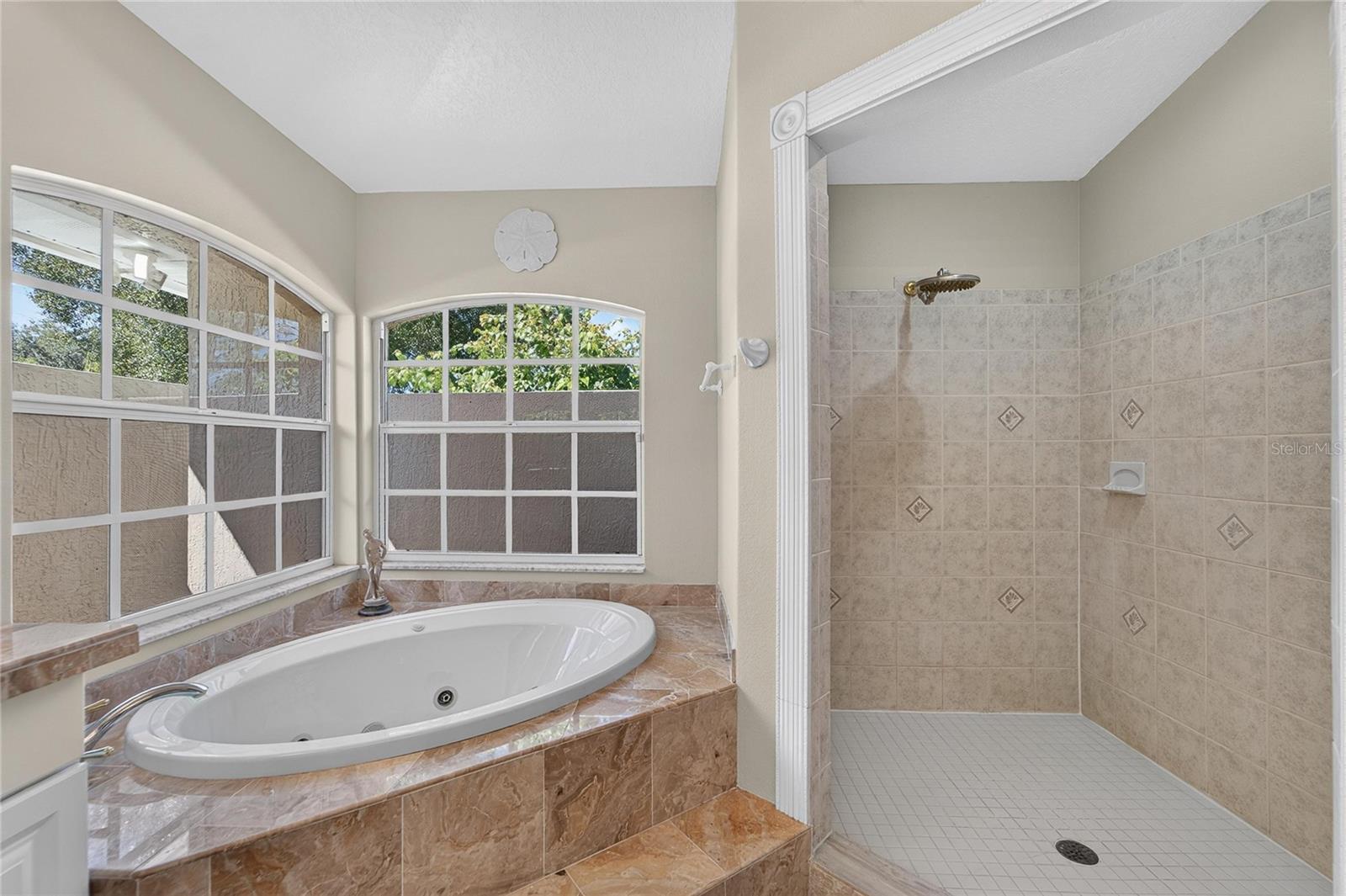 28329 LINDENHURST DR — photo 22