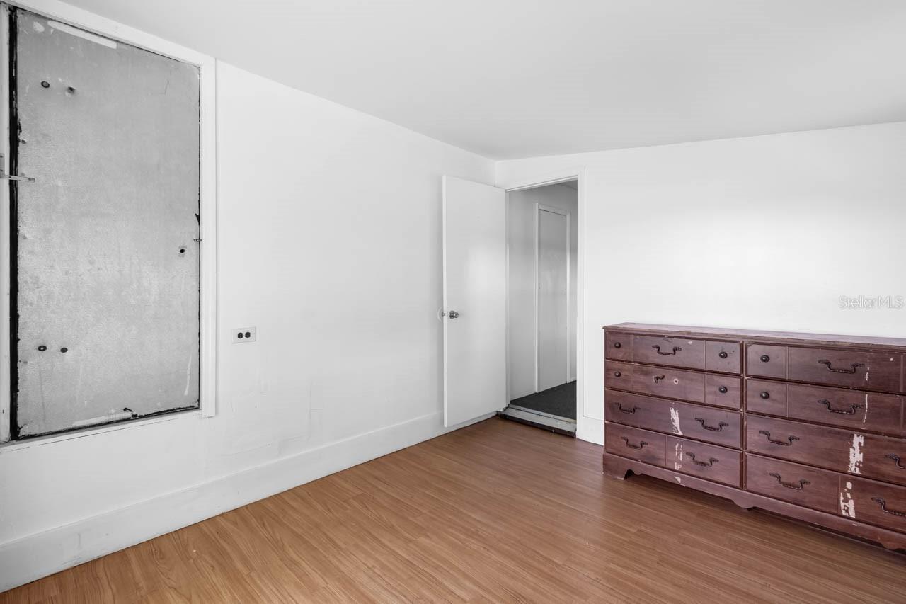 105 DOMINO DR N — photo 9