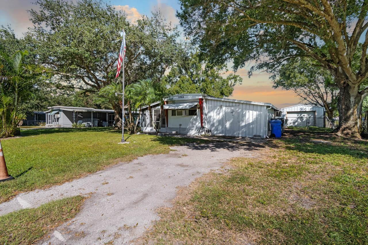 105 DOMINO DR N — photo 2