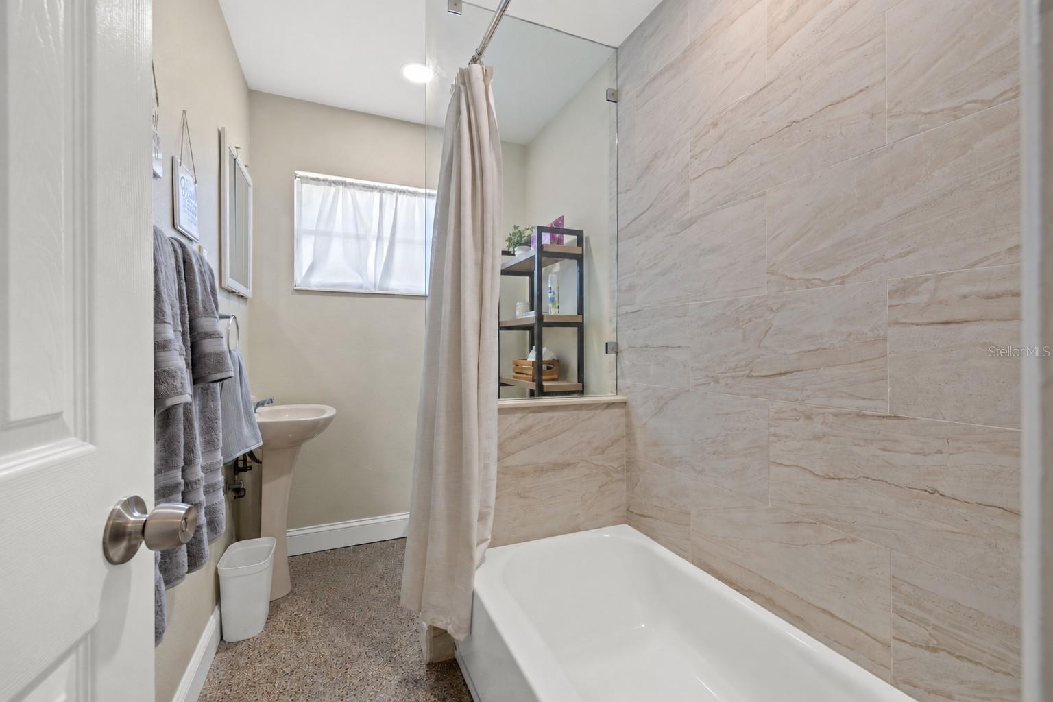 4601 W HAWTHORNE RD — photo 21