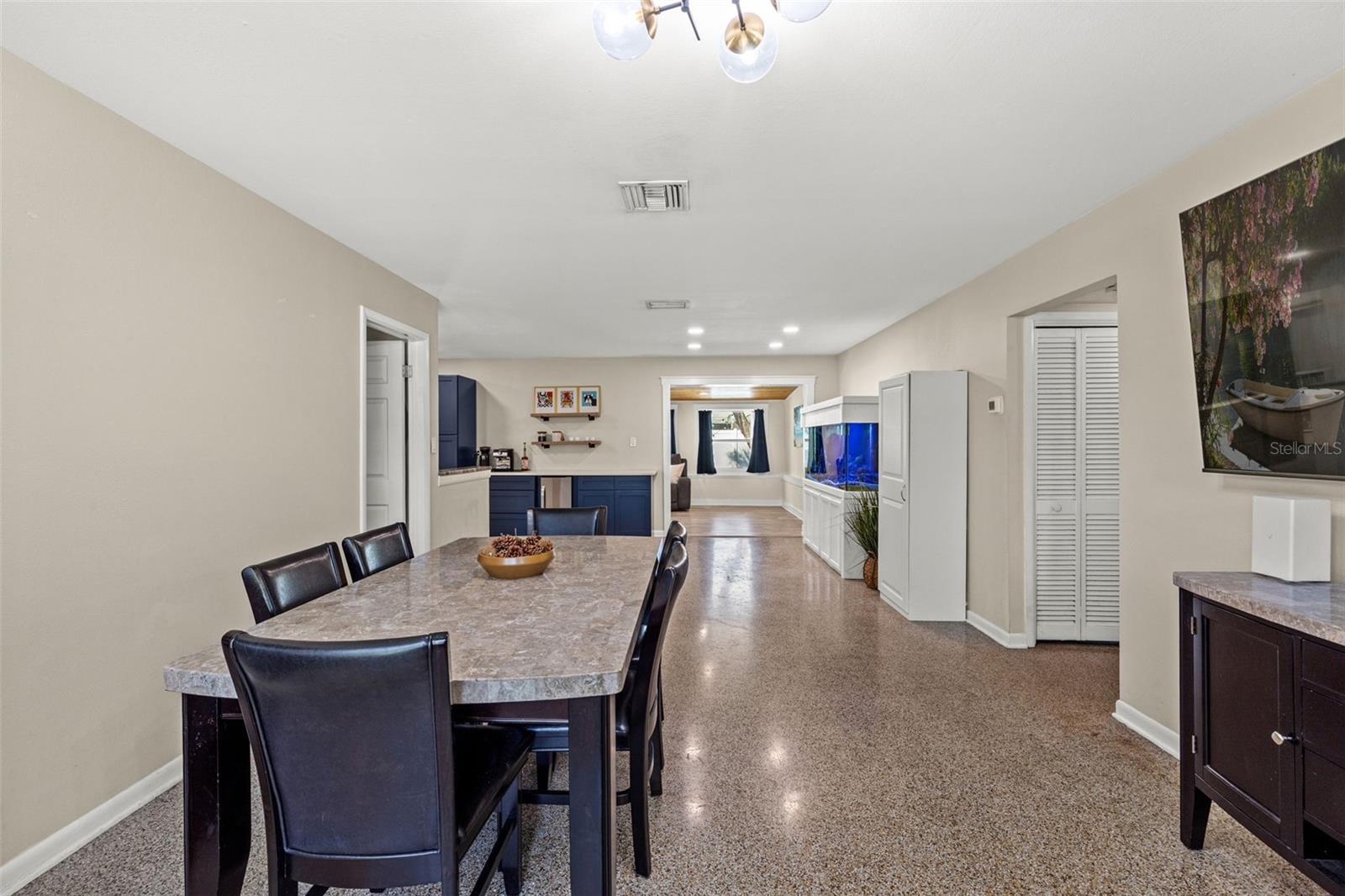 4601 W HAWTHORNE RD — photo 4