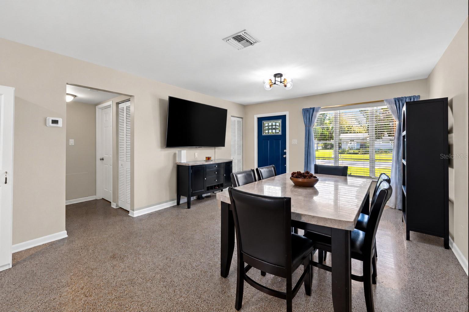 4601 W HAWTHORNE RD — photo 3