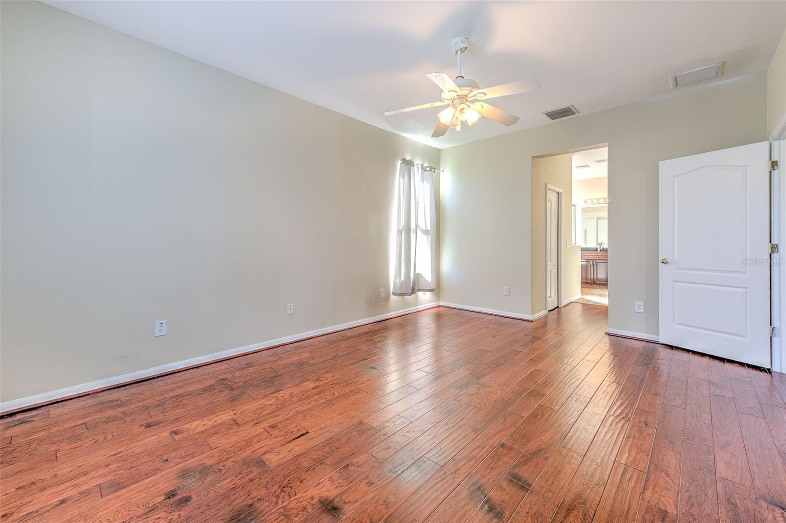 8804 SANDY PLAINS DR — photo 32