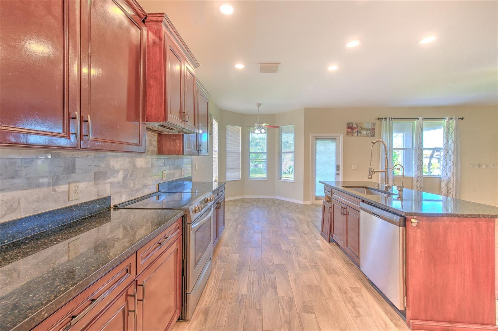 8804 SANDY PLAINS DR — photo 23