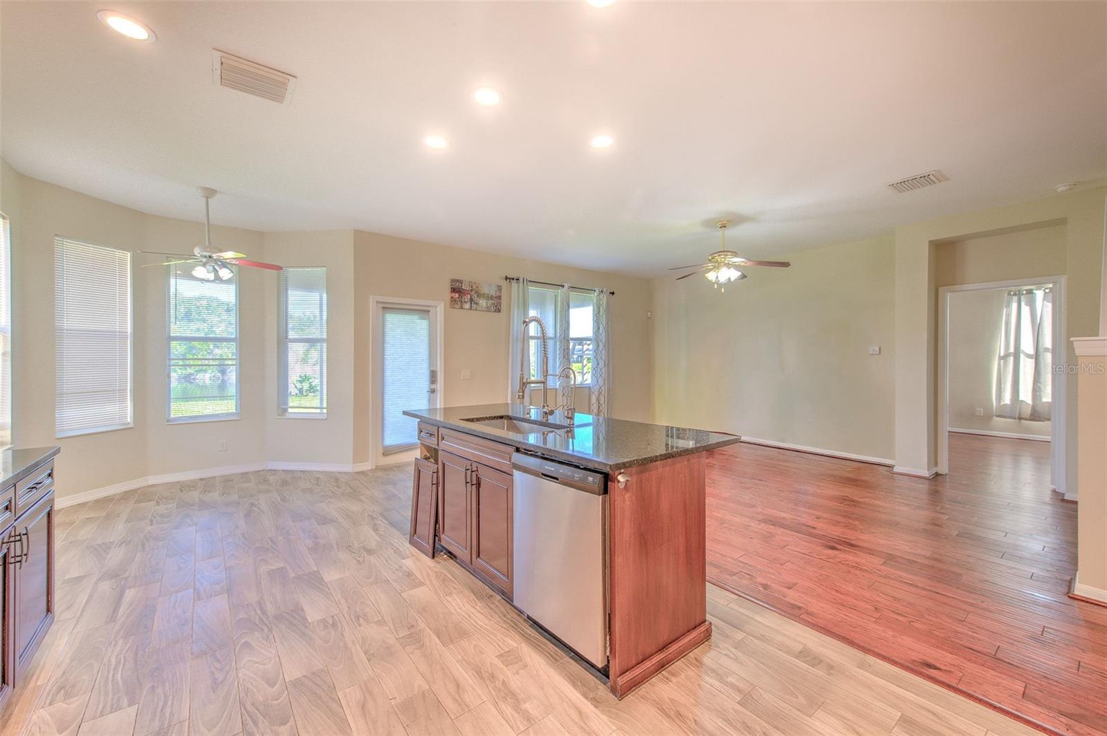 8804 SANDY PLAINS DR — photo 22