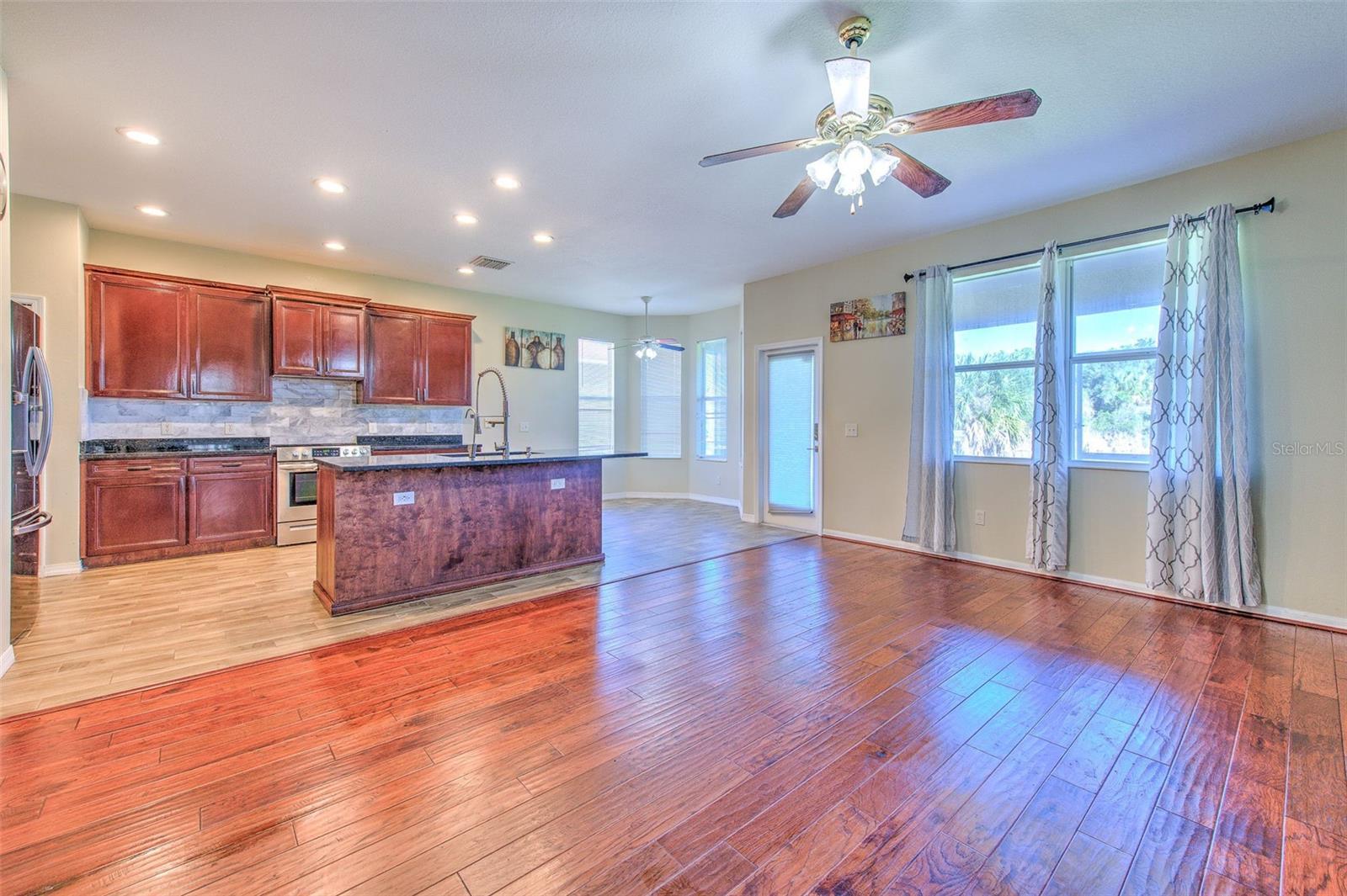 8804 SANDY PLAINS DR — photo 16