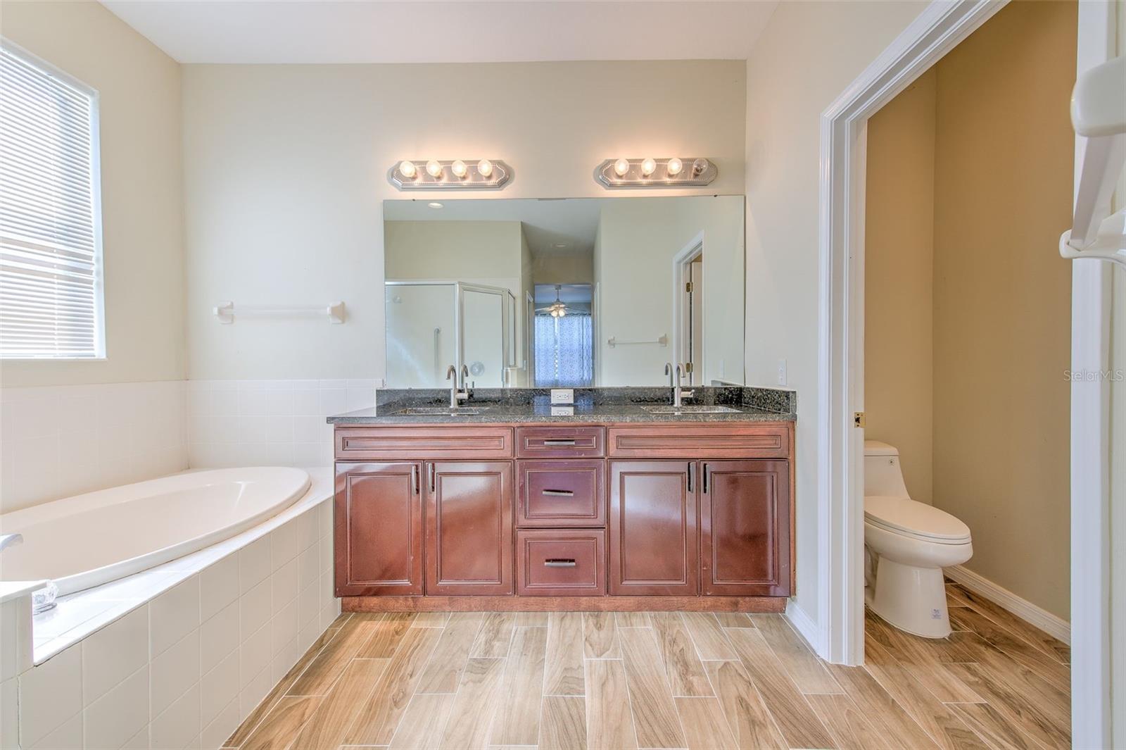 8804 SANDY PLAINS DR — photo 35
