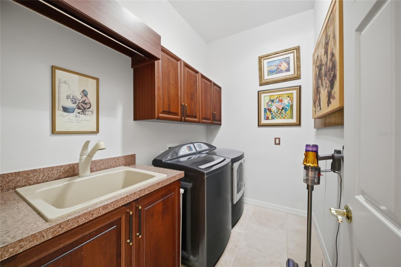 6914 TREYMORE CT — photo 26