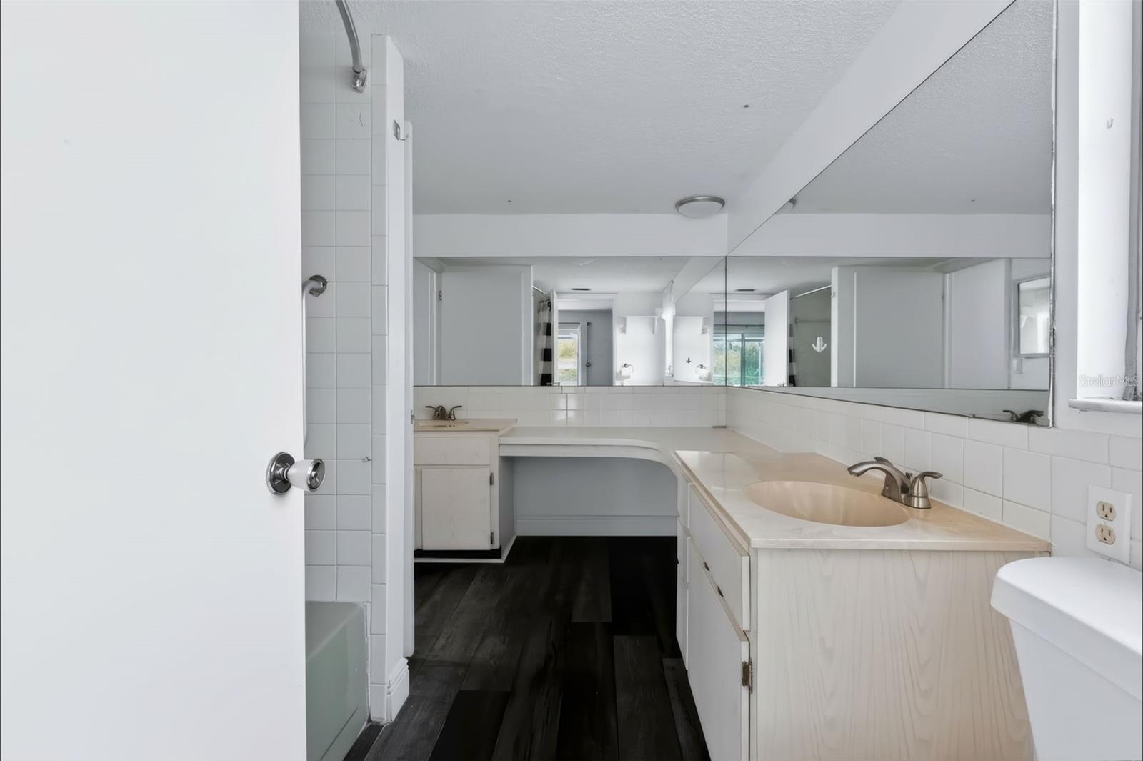 8040 SAYBROOK DR — photo 29