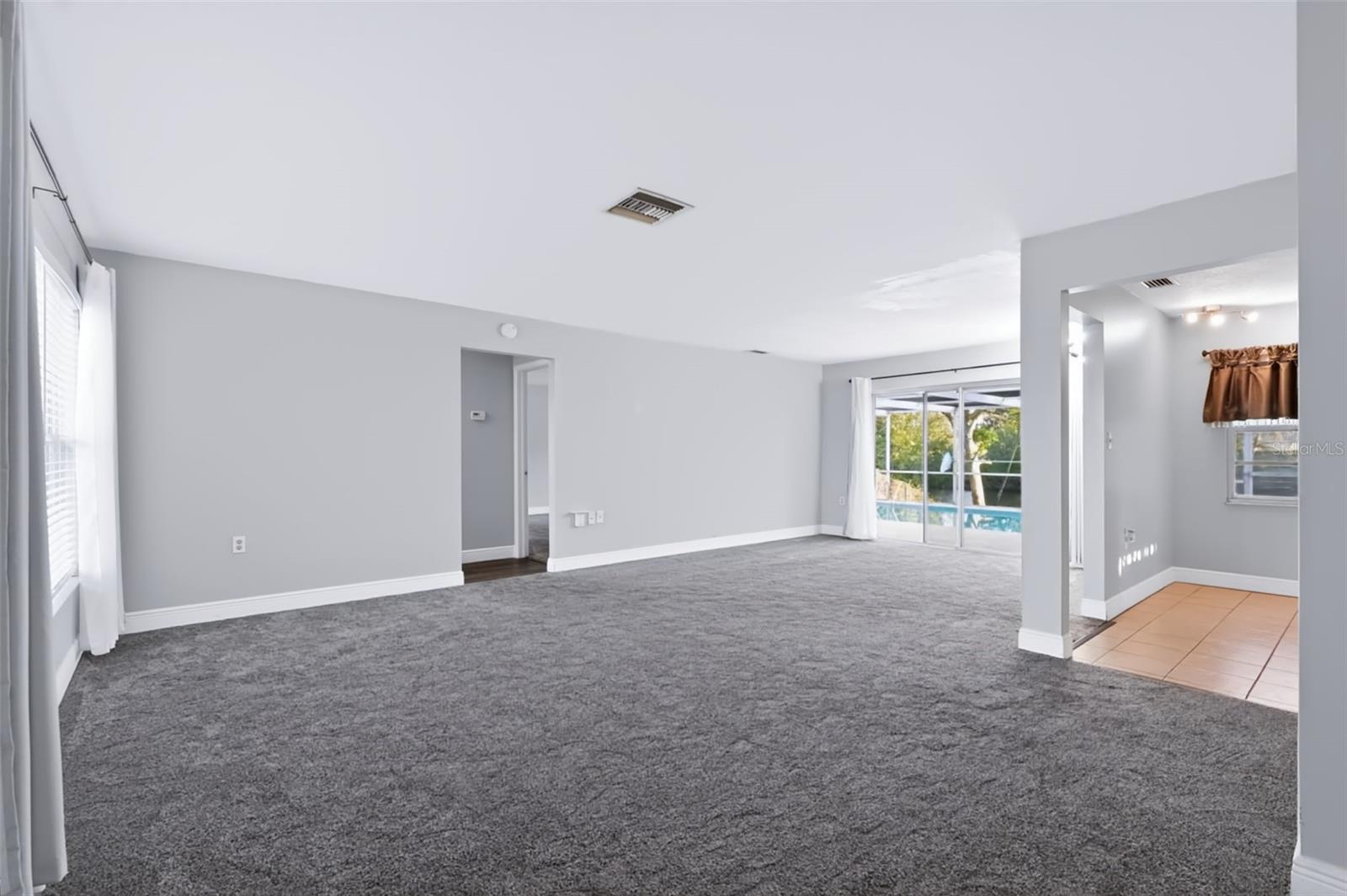 8040 SAYBROOK DR — photo 8