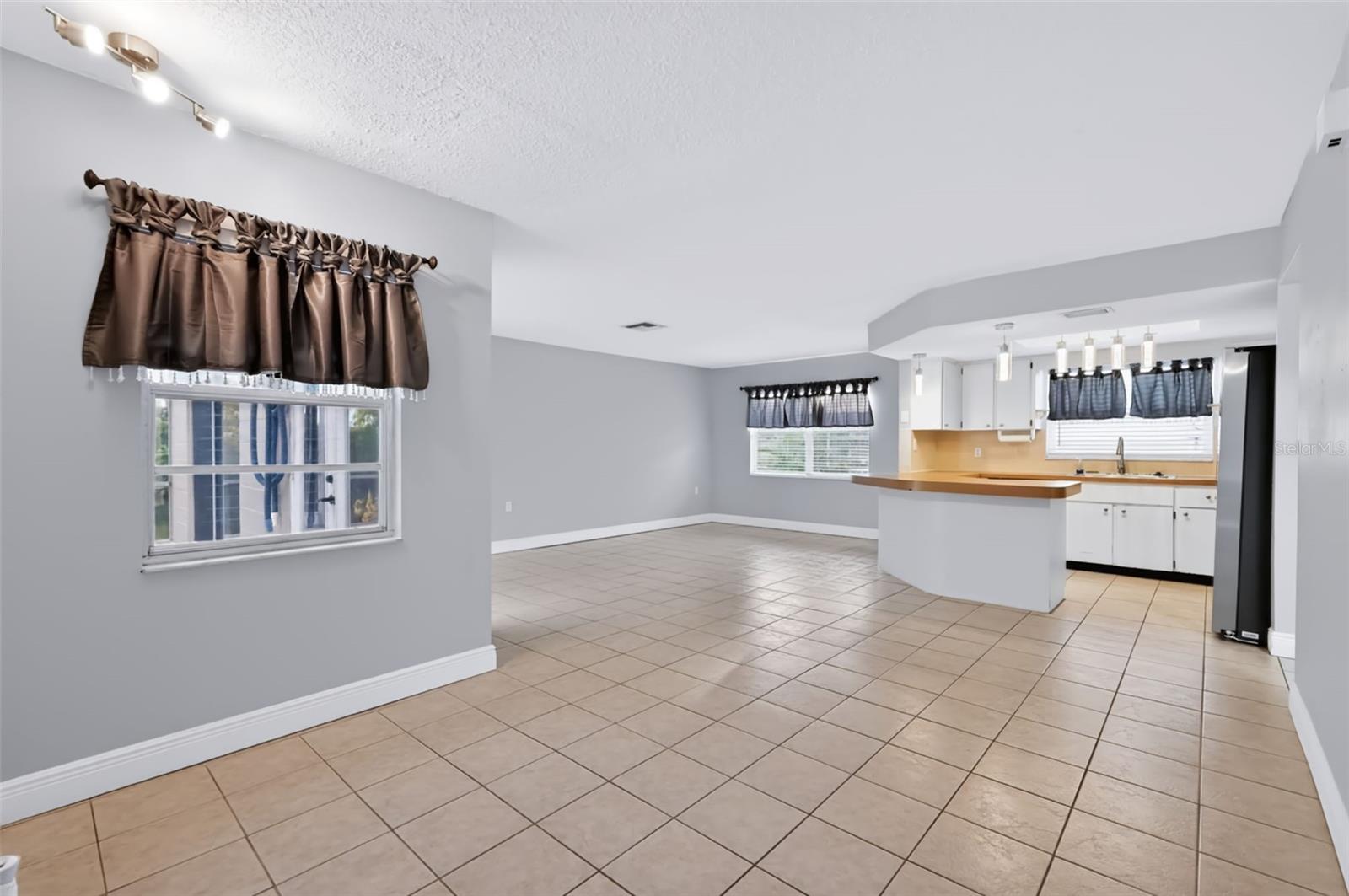 8040 SAYBROOK DR — photo 14