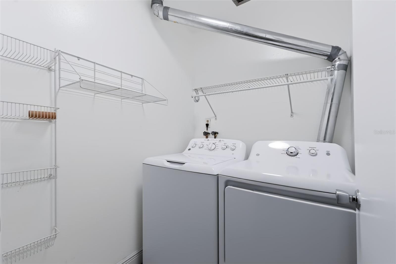 8040 SAYBROOK DR — photo 31