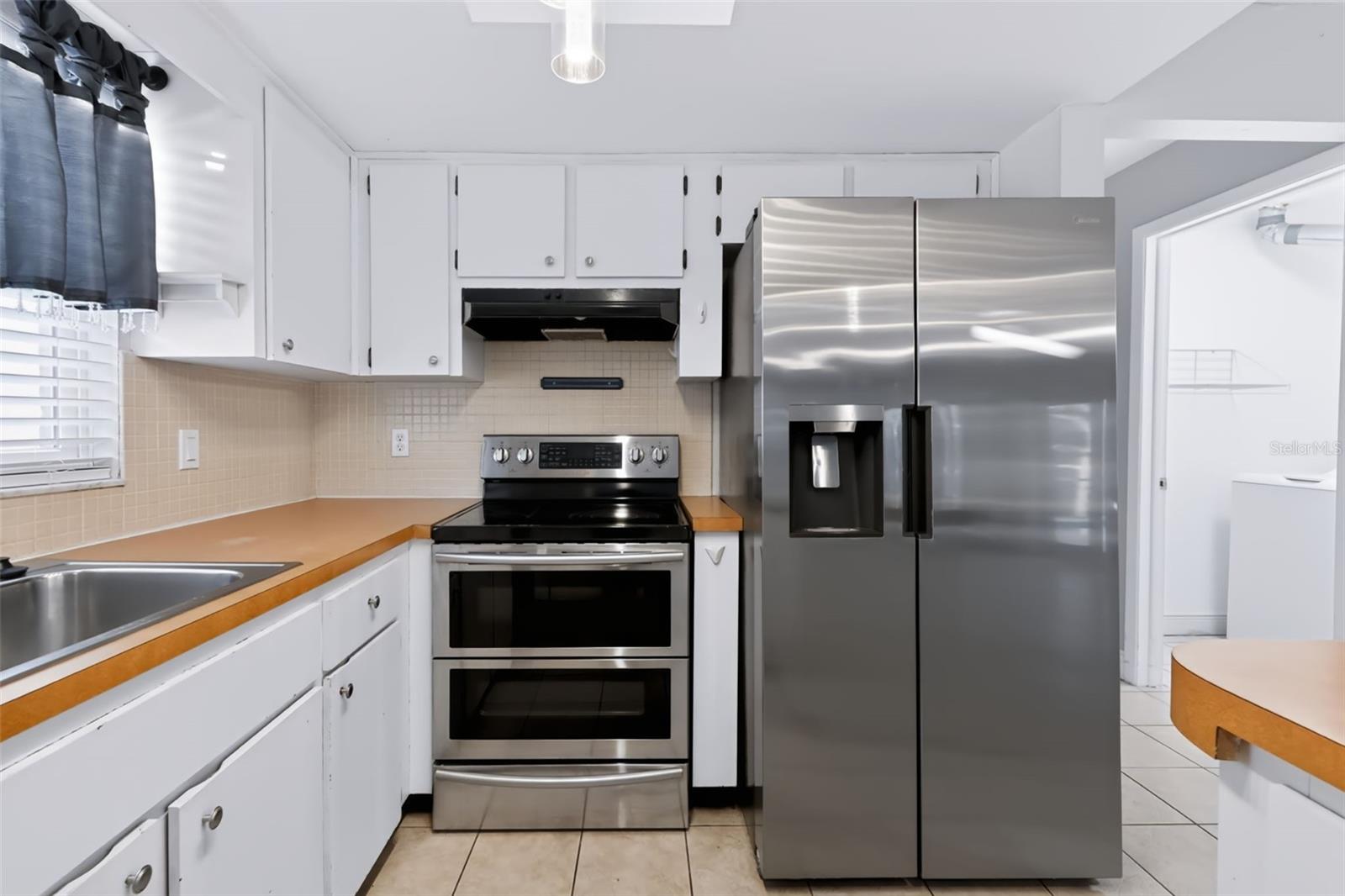 8040 SAYBROOK DR — photo 18