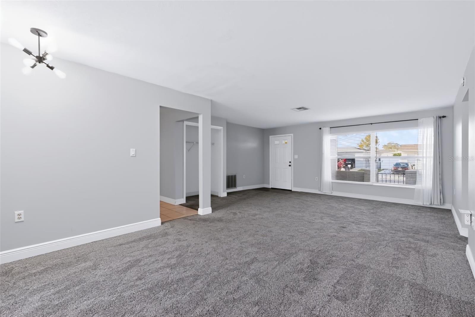 8040 SAYBROOK DR — photo 10