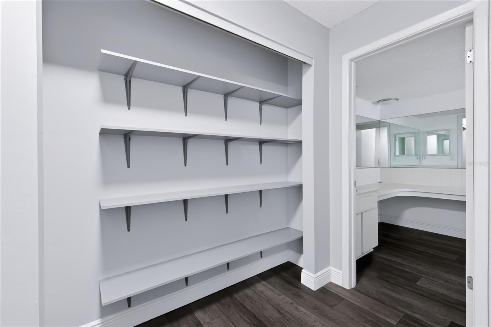 8040 SAYBROOK DR — photo 27