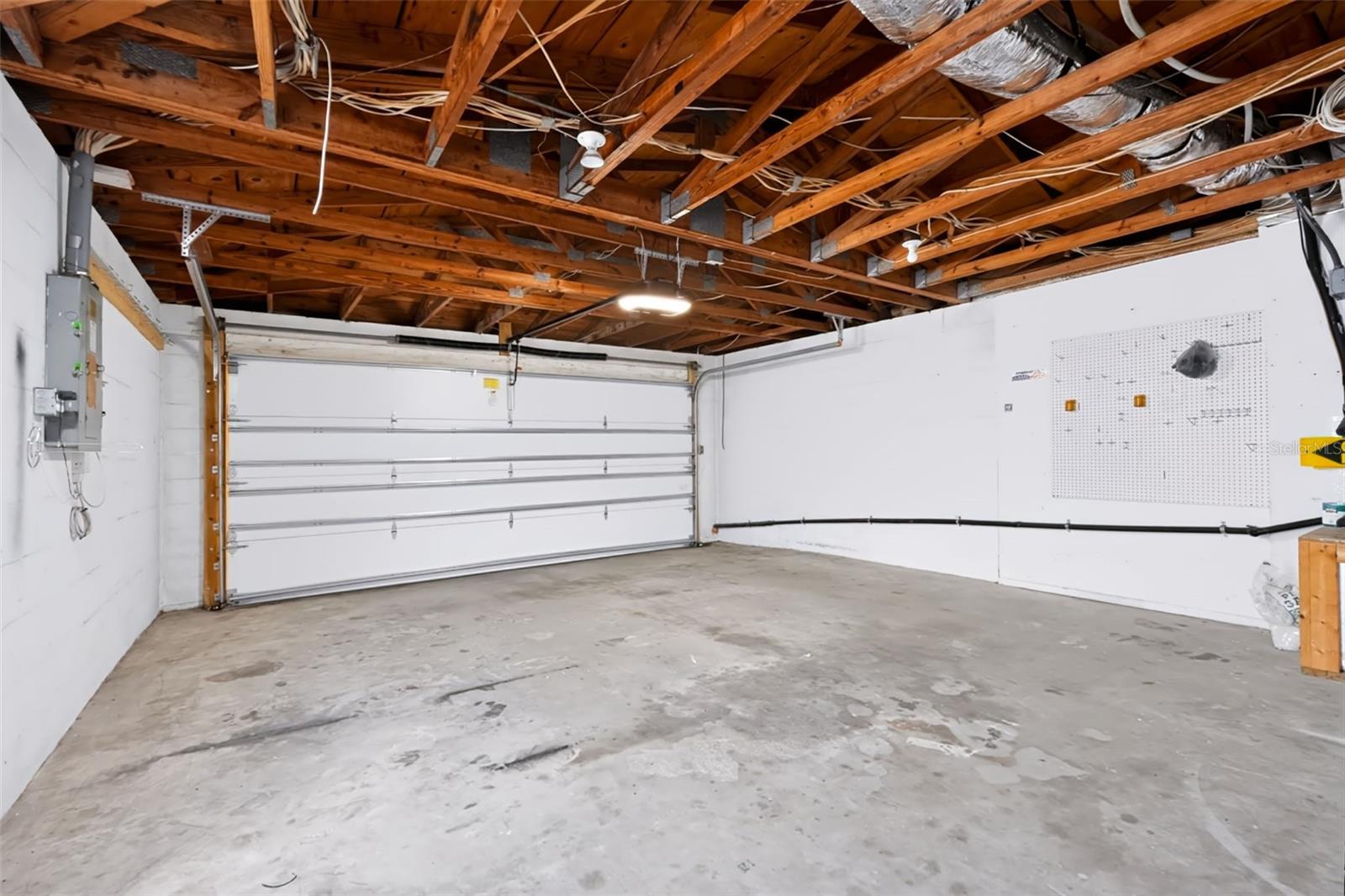 8040 SAYBROOK DR — photo 30