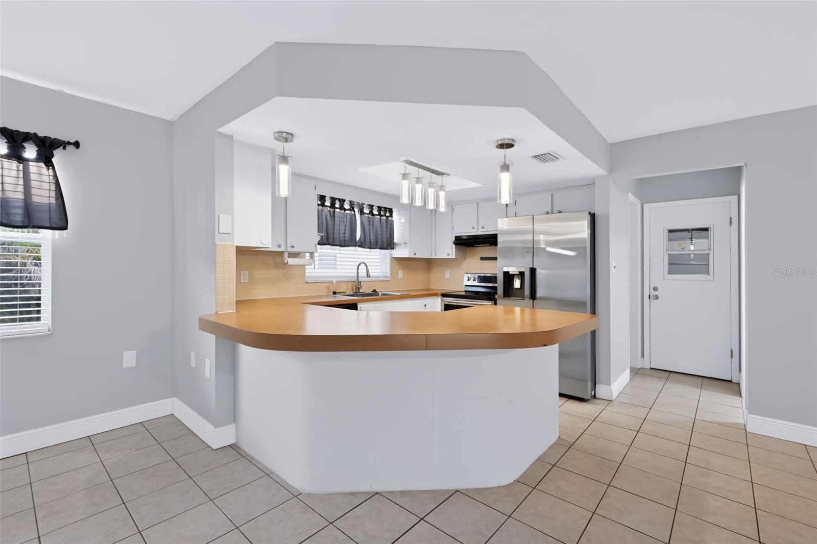 8040 SAYBROOK DR — photo 16