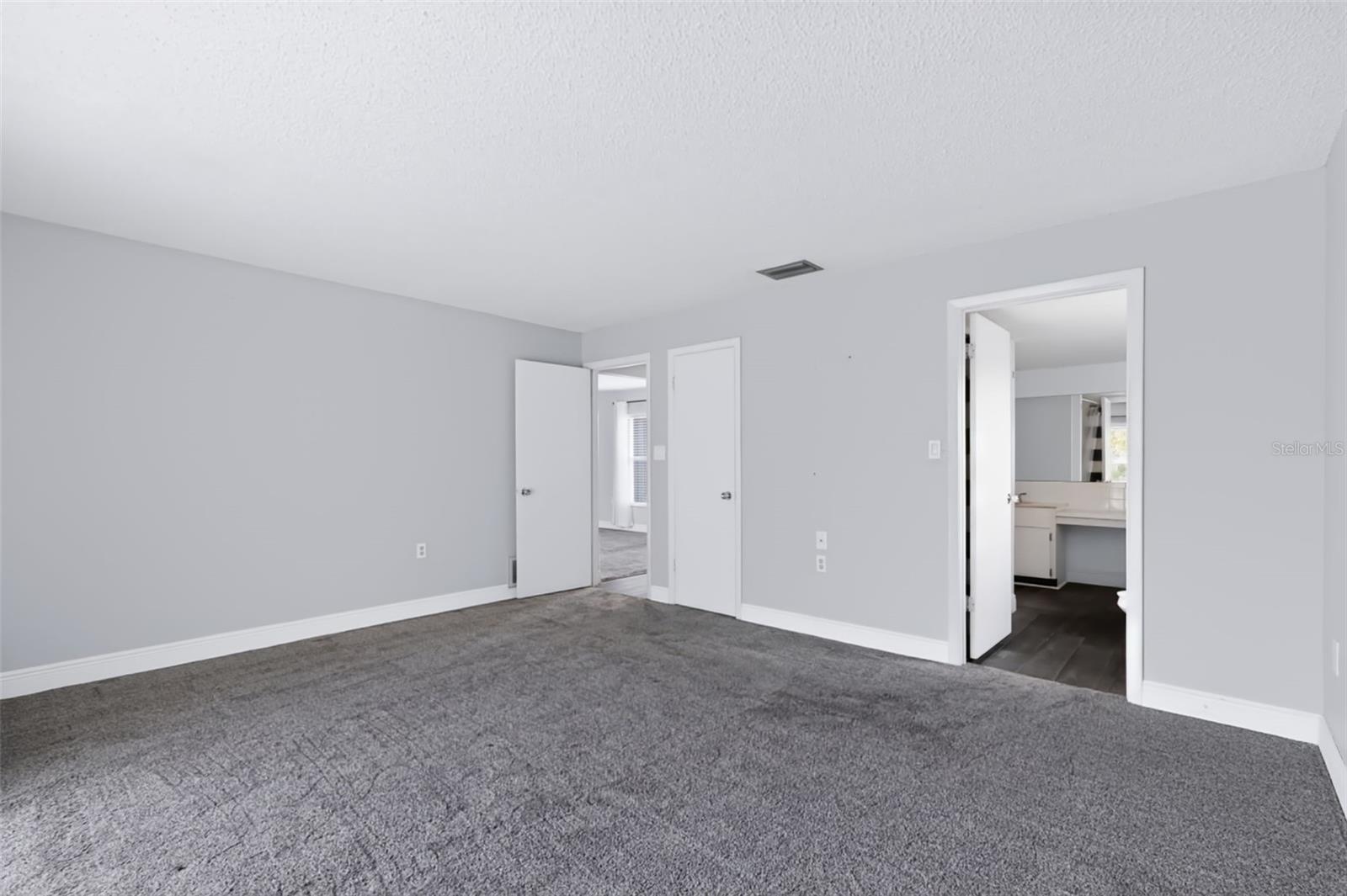 8040 SAYBROOK DR — photo 24