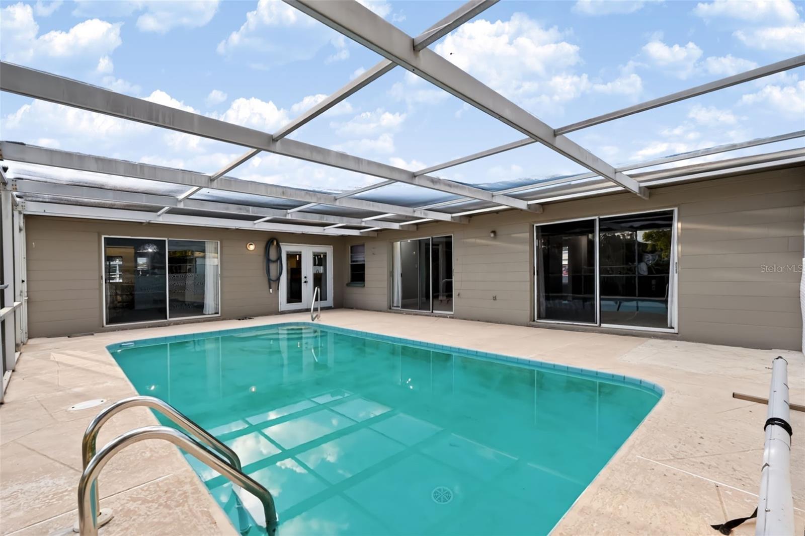 8040 SAYBROOK DR — photo 4