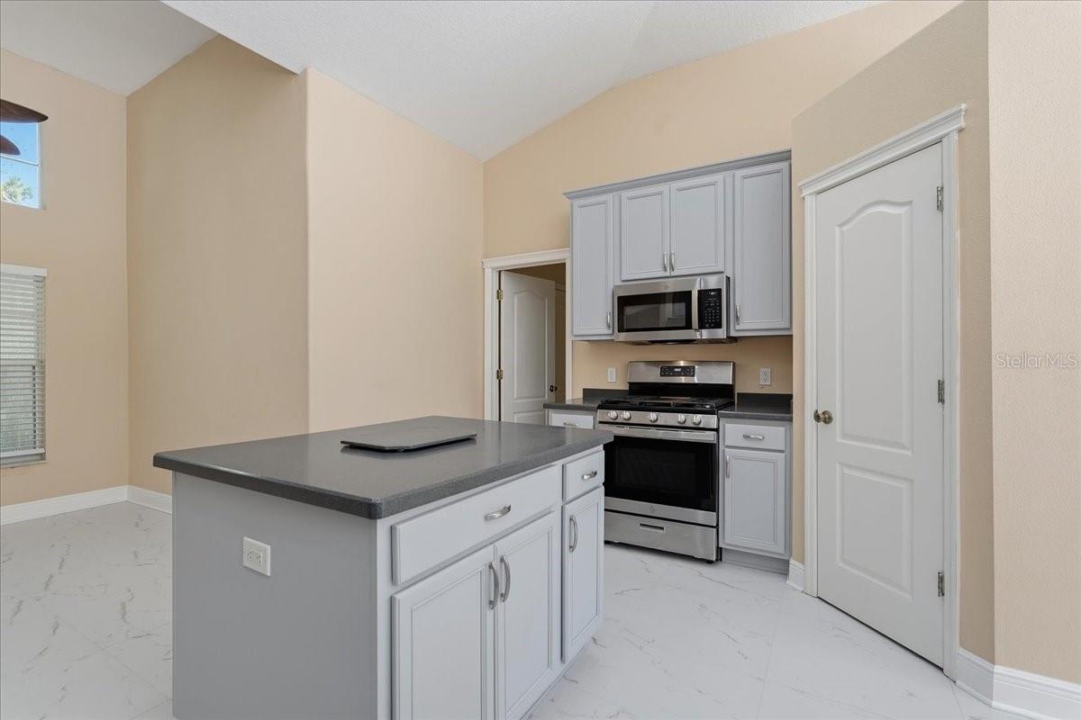 8211 CANYON CREEK WAY — photo 12