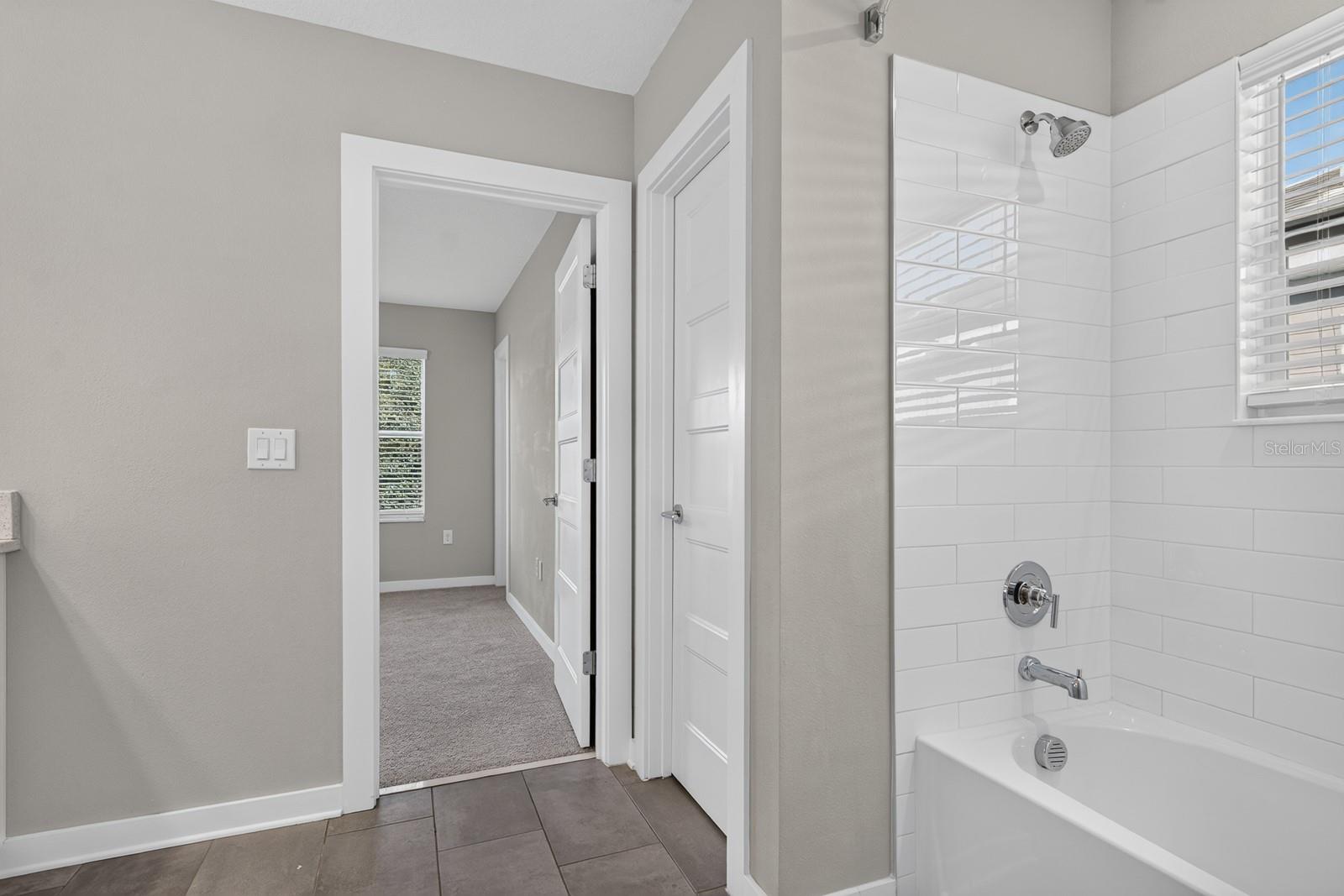 2704 W GRAY ST #A — photo 35