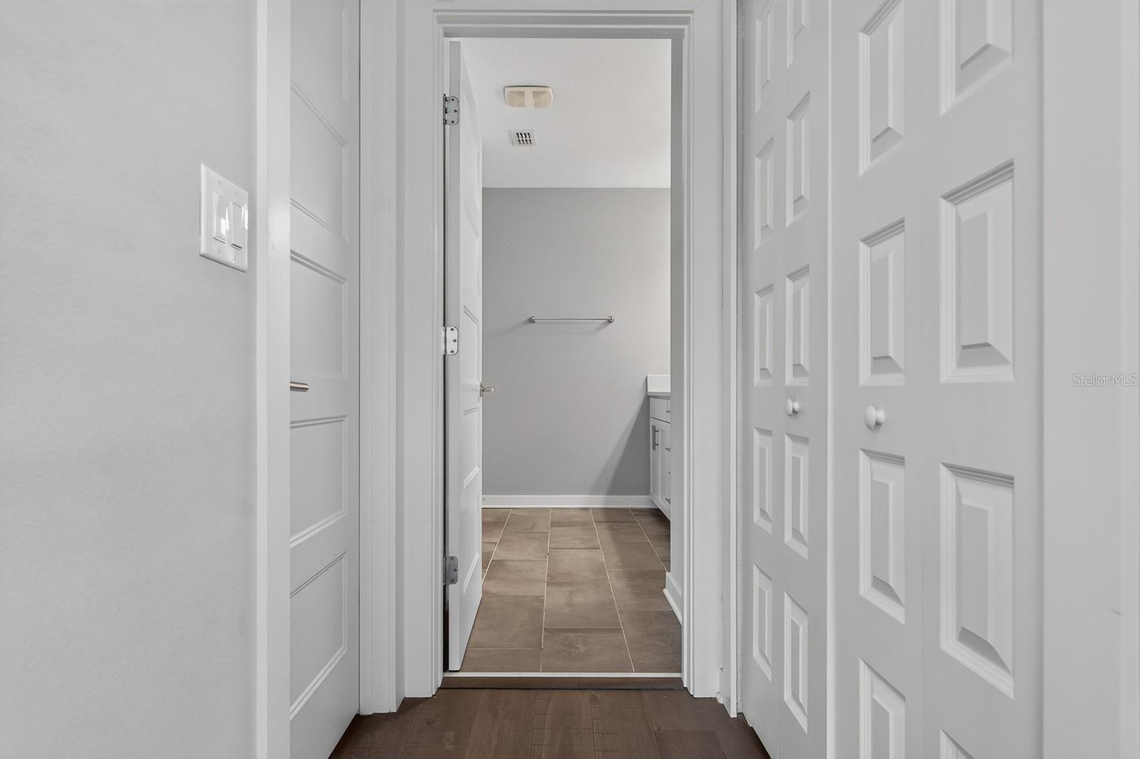 2704 W GRAY ST #A — photo 24
