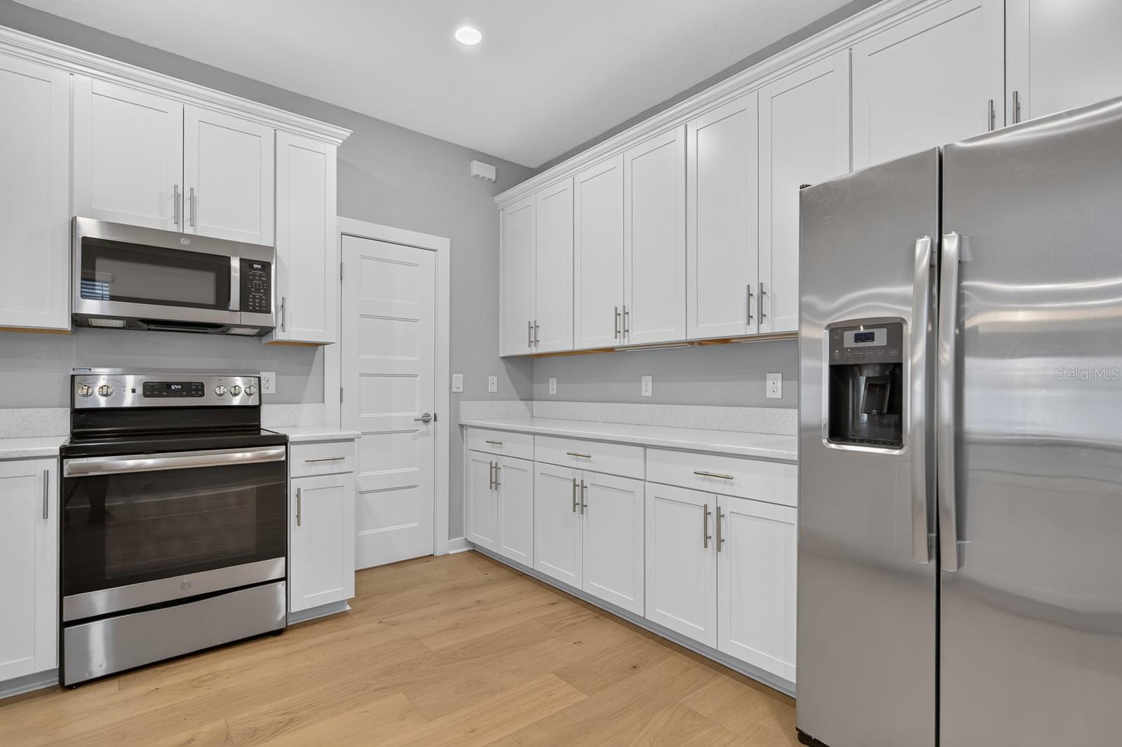 2704 W GRAY ST #A — photo 10