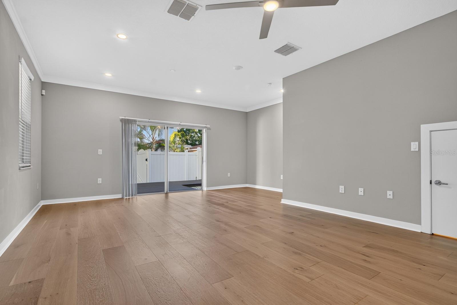 2704 W GRAY ST #A — photo 12