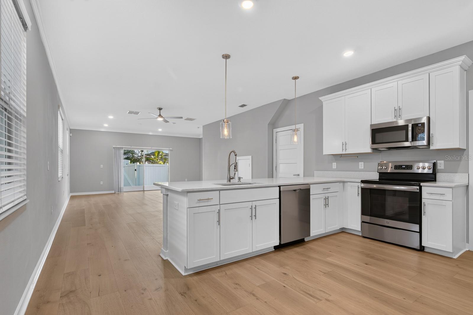 2704 W GRAY ST #A — photo 4