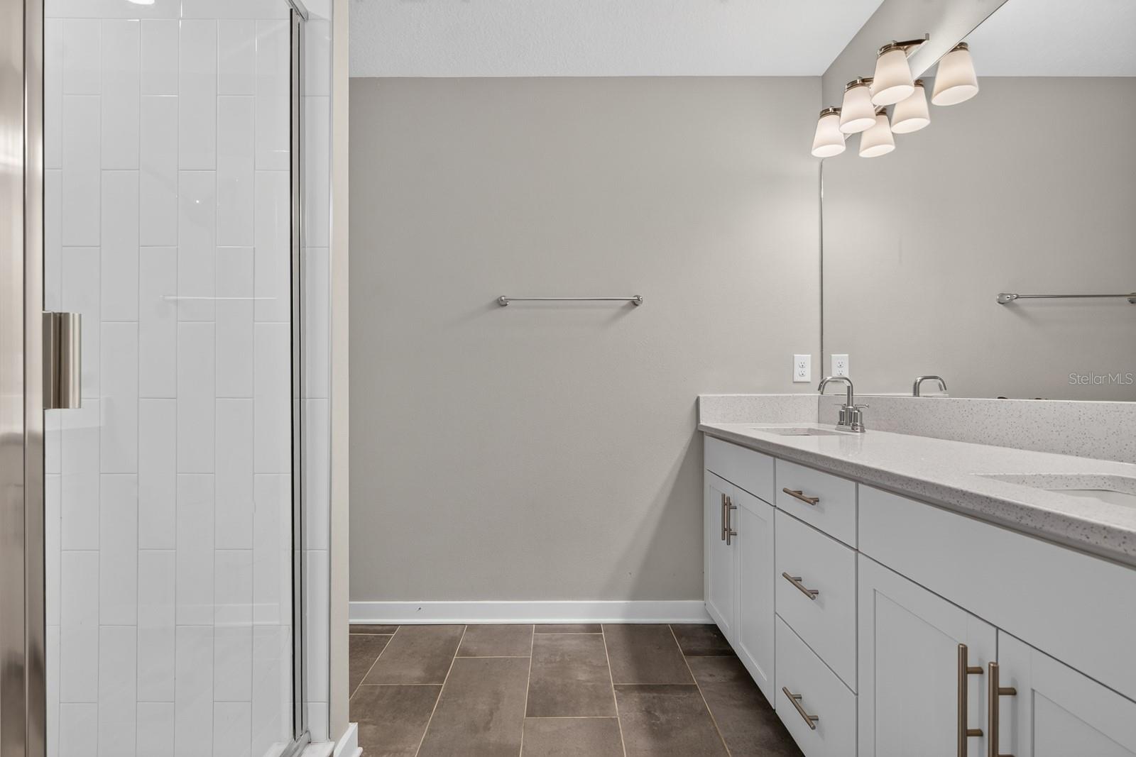 2704 W GRAY ST #A — photo 25