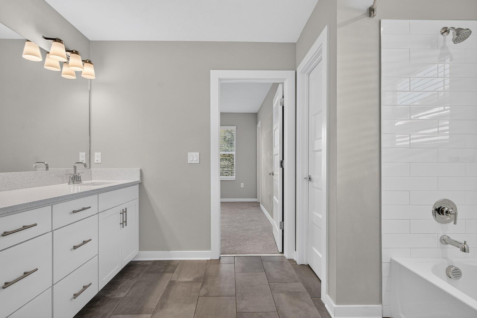 2704 W GRAY ST #A — photo 34