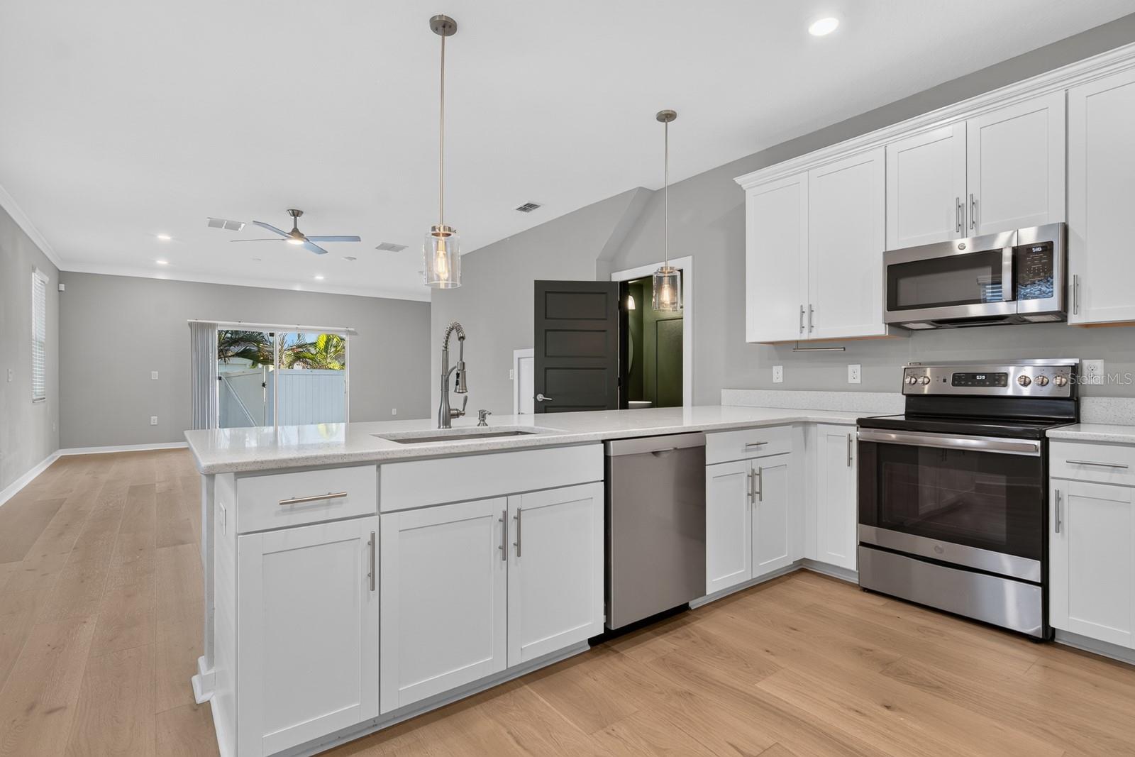 2704 W GRAY ST #A — photo 5