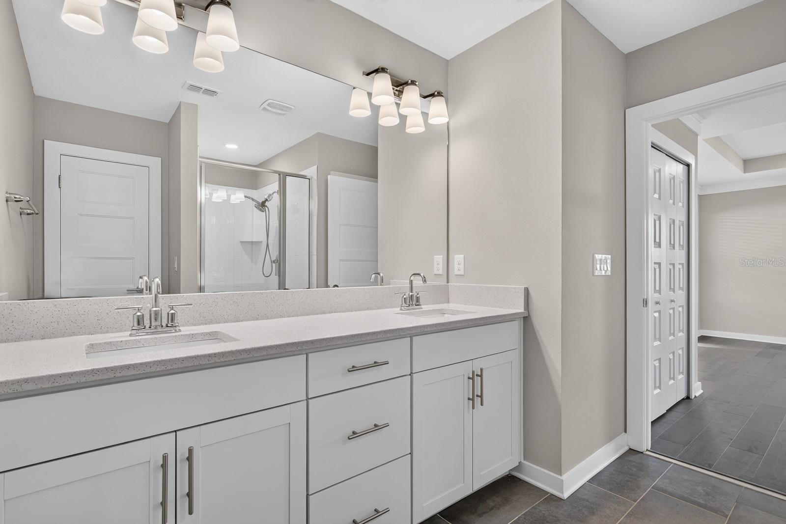 2704 W GRAY ST #A — photo 26