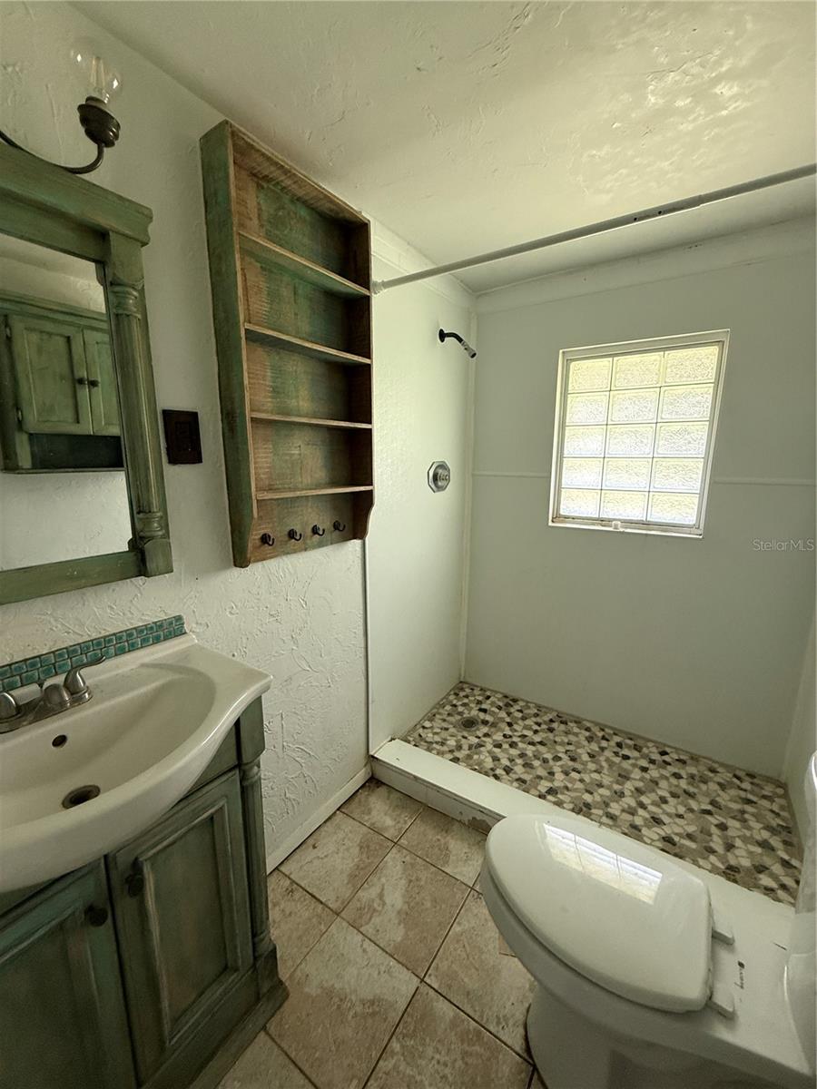 3006 N ORIENTE AVE — photo 12