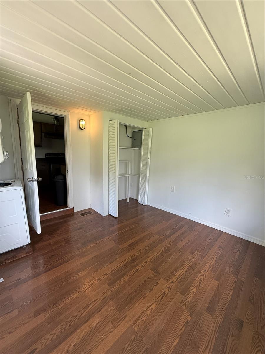 3006 N ORIENTE AVE — photo 11