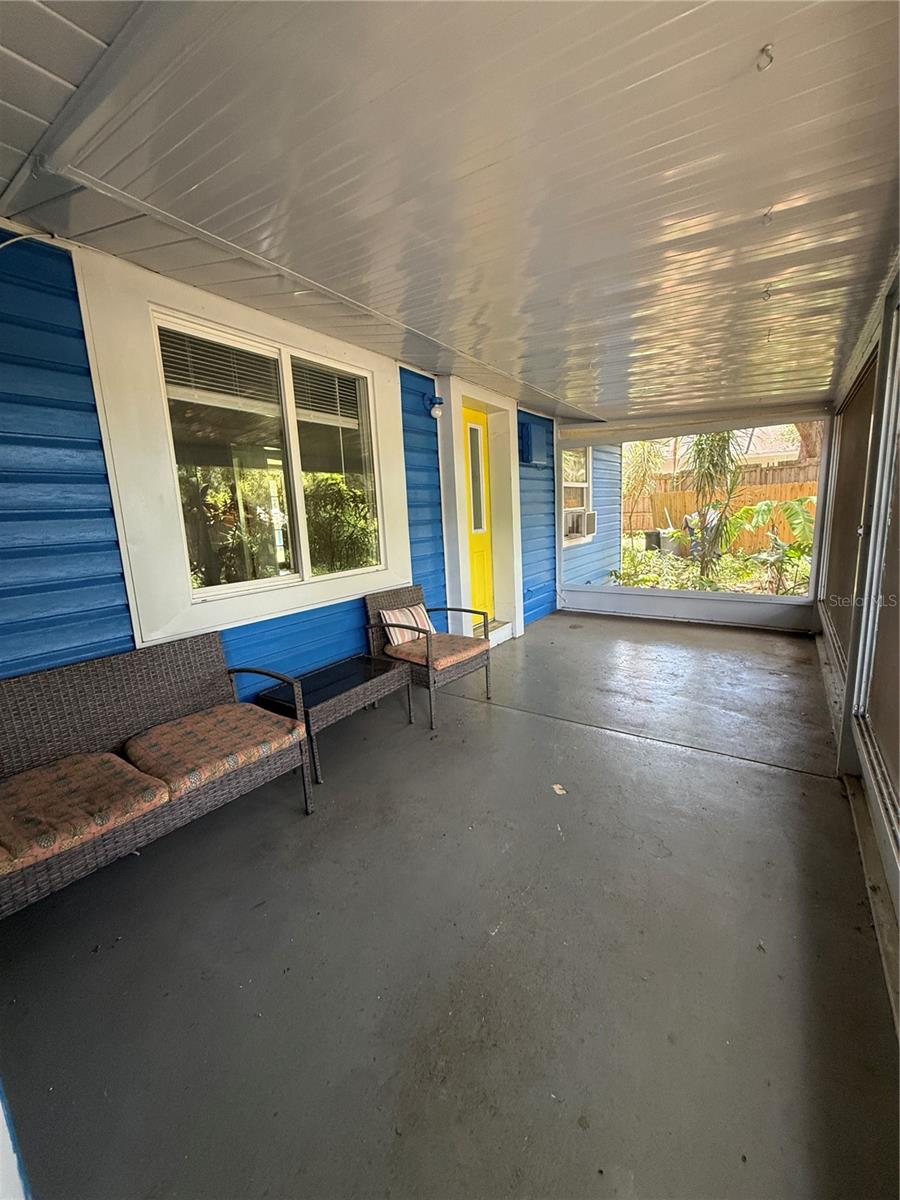 3006 N ORIENTE AVE — photo 2